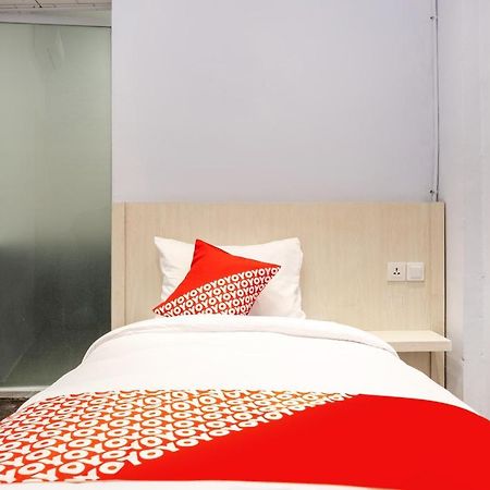 Super Oyo 3150 Theodore Homestay Medan Eksteriør billede