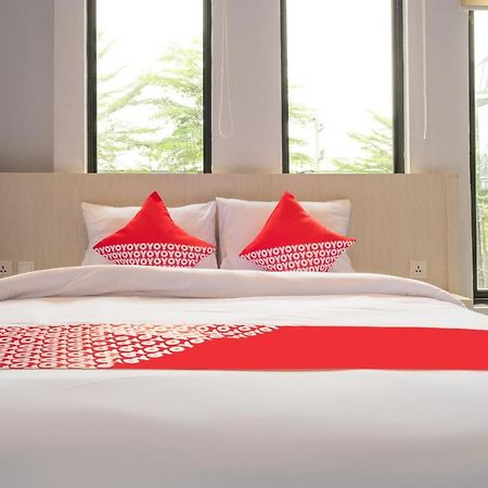 Super Oyo 3150 Theodore Homestay Medan Eksteriør billede