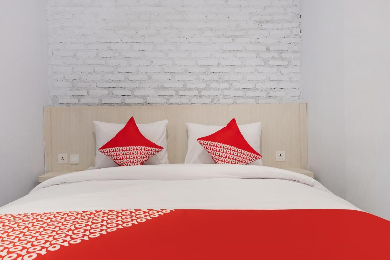 Super Oyo 3150 Theodore Homestay Medan Eksteriør billede