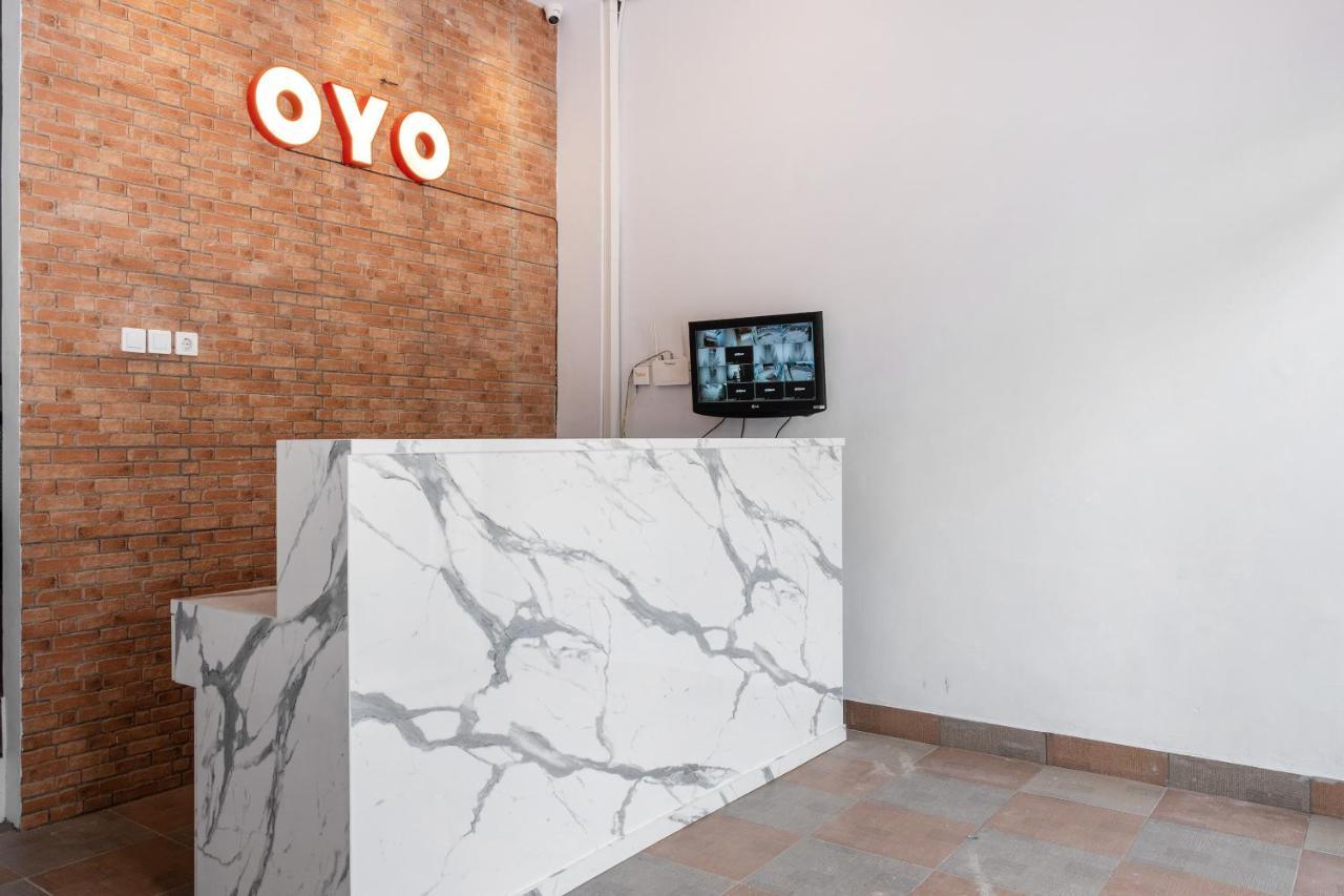 Super Oyo 3150 Theodore Homestay Medan Eksteriør billede