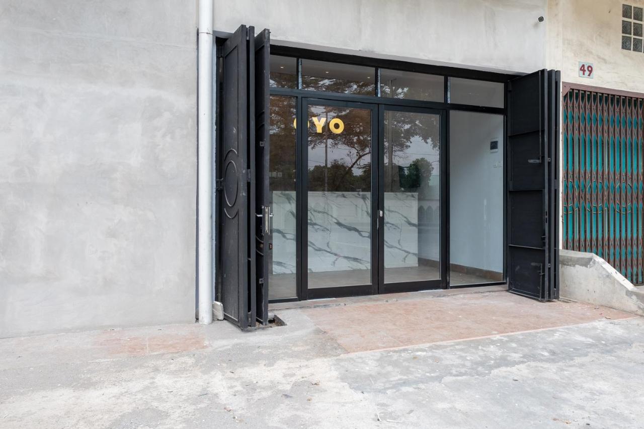 Super Oyo 3150 Theodore Homestay Medan Eksteriør billede