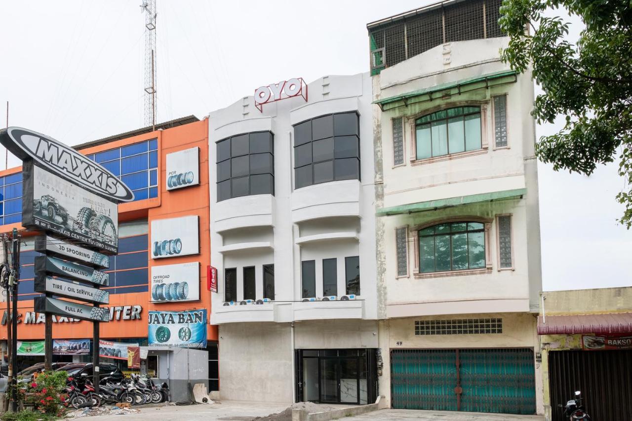Super Oyo 3150 Theodore Homestay Medan Eksteriør billede
