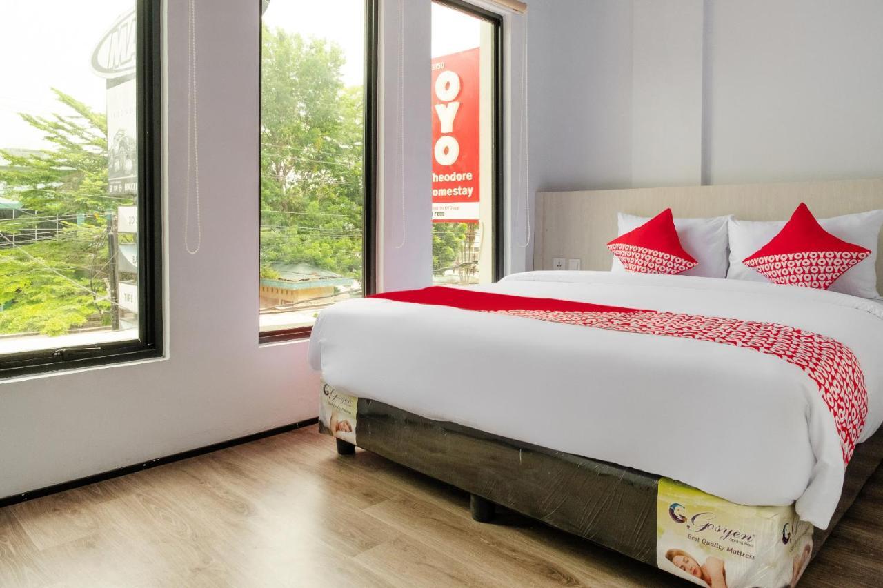 Super Oyo 3150 Theodore Homestay Medan Eksteriør billede