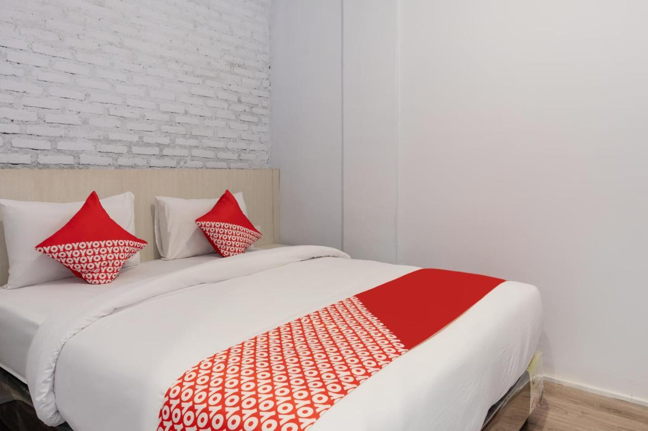Super Oyo 3150 Theodore Homestay Medan Eksteriør billede