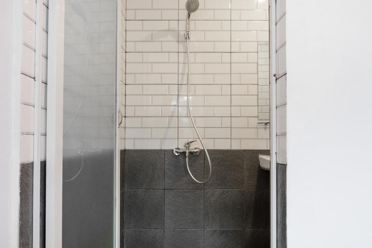 Super Oyo 3150 Theodore Homestay Medan Eksteriør billede
