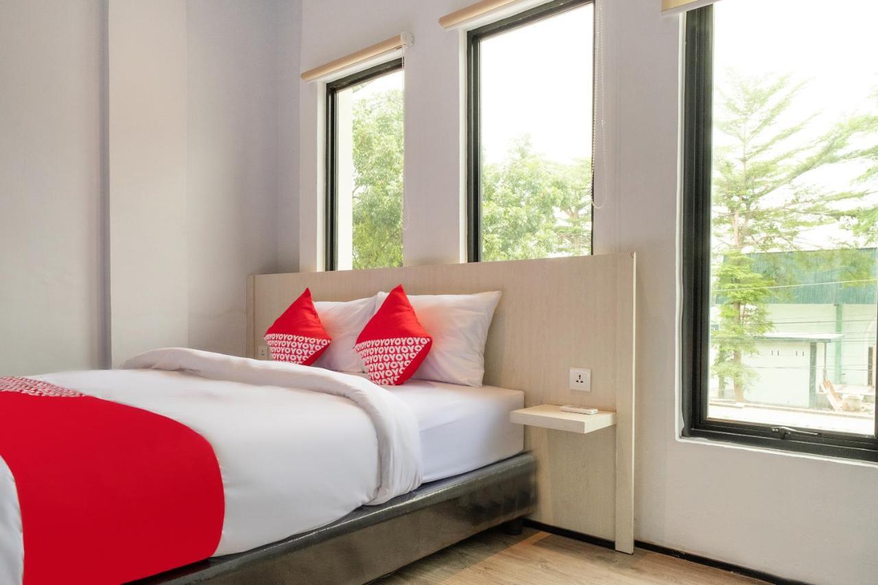Super Oyo 3150 Theodore Homestay Medan Eksteriør billede