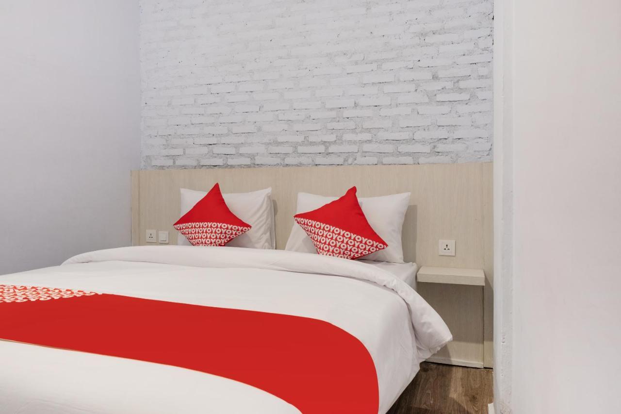 Super Oyo 3150 Theodore Homestay Medan Eksteriør billede