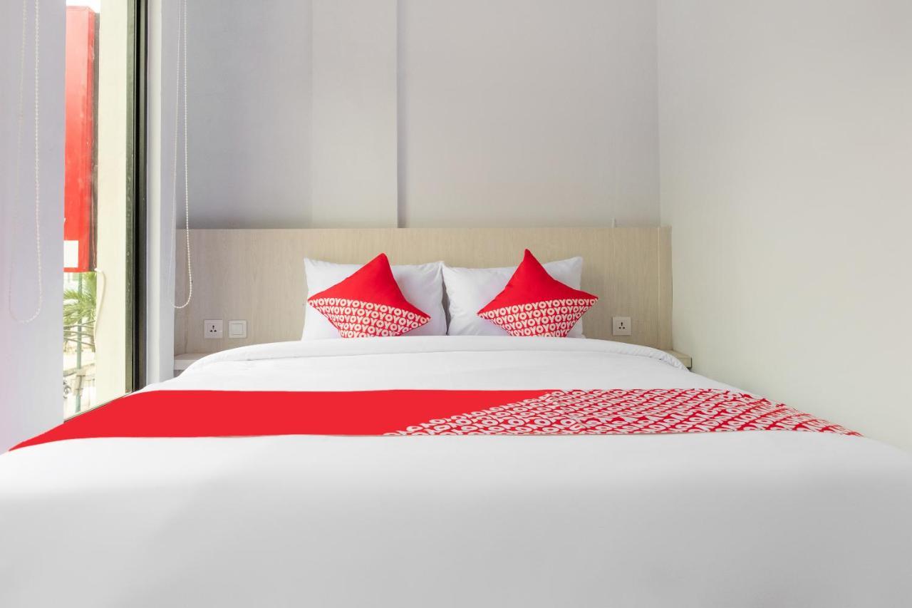 Super Oyo 3150 Theodore Homestay Medan Eksteriør billede