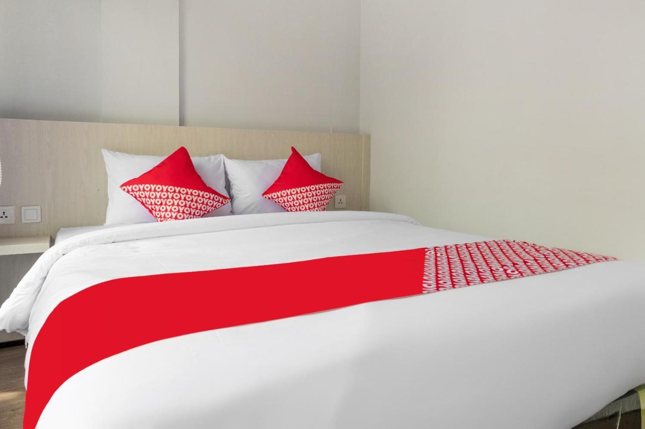 Super Oyo 3150 Theodore Homestay Medan Eksteriør billede