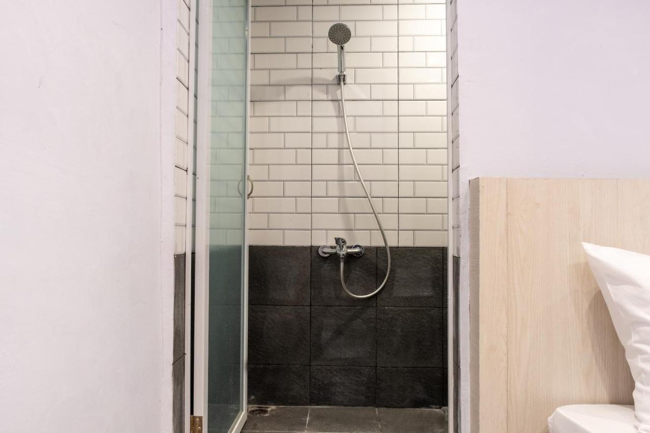 Super Oyo 3150 Theodore Homestay Medan Eksteriør billede